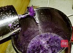 Illustration of how to make homemade dumplings with purple dumpling skin (purple cabbage) 1