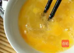 Illustration of how to make fried rice with mixed eggs 5