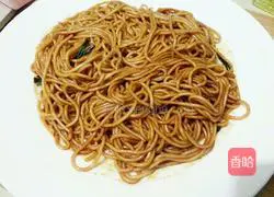 Illustration of how to make noodles with scallion oil 9