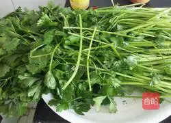 Illustration of how to make celery stuffed dumplings 5