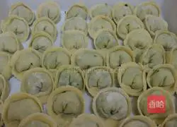 Illustration of how to make leek and egg dumplings 6