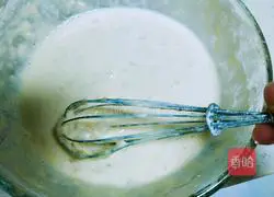 Illustration of how to make banana egg waffles 4