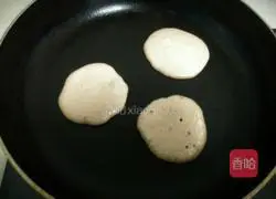 Illustration of how to make banana chocolate milk waffles 7