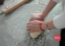 Illustration of how to make brown sugar steamed buns 9