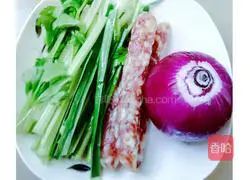 Illustration of how to make sausage fried rice 1