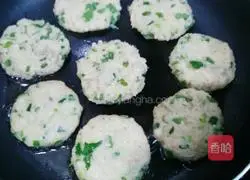 Illustration of how to make pan-fried salmon and hash browns 9