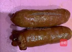 Illustration of how to make fried rice with sausage, tripe and eggs 4