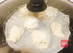 Illustration of how to make meaty steamed buns 8