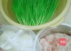 Illustration of how to make leek and meat dumplings 1