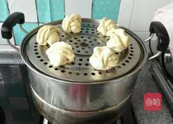 Illustration of how to make millet flour jujube cake 13