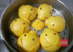 Illustration of how to make pumpkin and piggy steamed buns 17