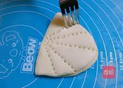 Illustration of how to make lotus leaf steamed buns 12