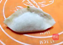 Illustration of how to make fan-shaped dumplings 10