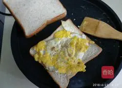 Illustration of homemade breakfast sandwich 9