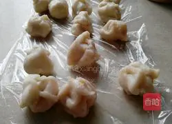 Illustration of how to eat dry glutinous rice balls 8