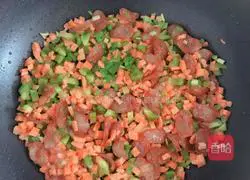 Illustration of how to make sausage and vegetable fried rice 4
