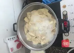 Illustration of how to make shrimp and pork dumplings 10