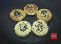 Illustration of how to make fried potato cakes 16