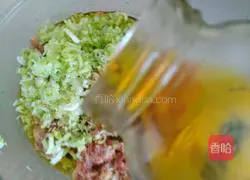 Illustration of how to make donkey meat buns 8