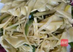 Illustration of how to make scrambled egg pancakes 11