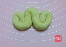 Illustration of how to make butterfly flower steamed buns 12
