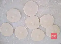 Illustration of how to make vegetarian stuffed buns 12