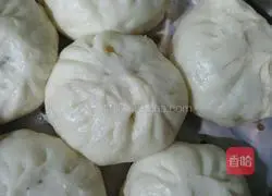Illustration of how to make white radish and sausage buns 6