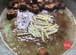 Illustration of how to make braised pork ribs with rice 11