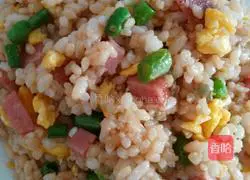 Illustration of how to make cowpea, ham and egg fried rice 9