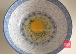 Illustration of how to make sausage and shredded potato burritos 1