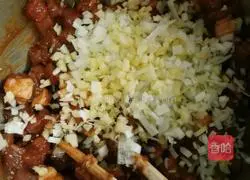 Illustration of how to make diced pork steamed buns 7