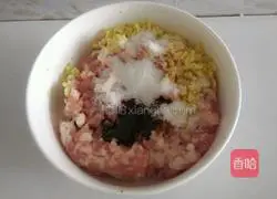 Alfalfa Pork Dumpling Filling Recipe Illustration 2