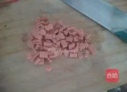 Illustration of how to make ham fried noodles 1