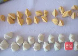 Illustration of how to make pumpkin blossom steamed buns 12