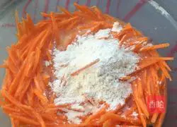 Illustration of how to make carrot and egg pancakes 2