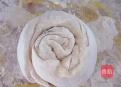 Illustration of how to make hot noodle hand cakes 14