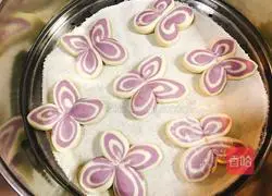 Illustration of how to make butterfly steamed buns 12