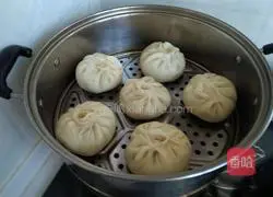 Illustration of how to make seaweed and pork stuffed buns 7