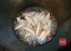 Illustration of how to make fried pork pancakes 6