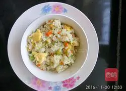 Illustration of how to make vegetable and egg fried rice 8