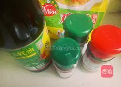 Illustration of how to make mushroom, beans, and diced pork noodles 3