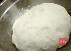 Illustration of how to make small bean and minced pork buns 2