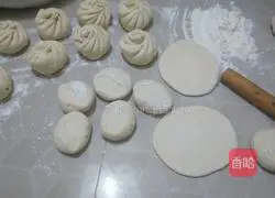 Illustration of how to make homemade steamed buns [Mountain Wild Vegetables and Pearl Flowers] 3