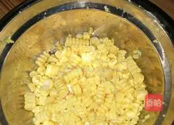 Illustration of how to make corn, carrot and pork dumplings 6