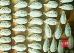 Illustration of how to make three fresh dumplings 5