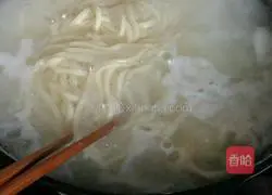 Illustration of how to make fried noodles with vegetables and ham 1