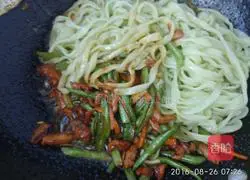 Illustration of how to make fried beans and noodles 12