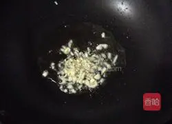 Illustration of how to make amaranth and garlic fried rice 2