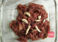 Garlic Beef Fillet Fried Noodles Recipe Illustration 2