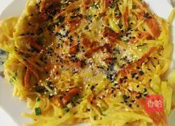 Illustration of making shredded potato egg pancake 12